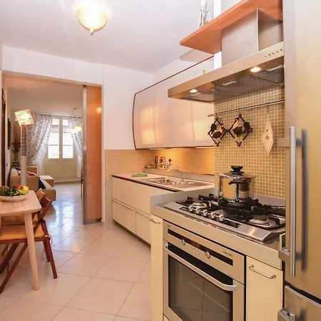 Casa Virgilio Виареджо
